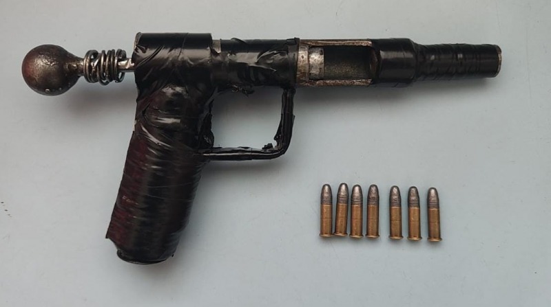 Lo allanaron por lesiones y amenazas: tena un arma casera